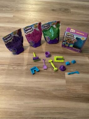 Kinetic Sand | Playset with Purple, Pink, Green & Blue Accessories
